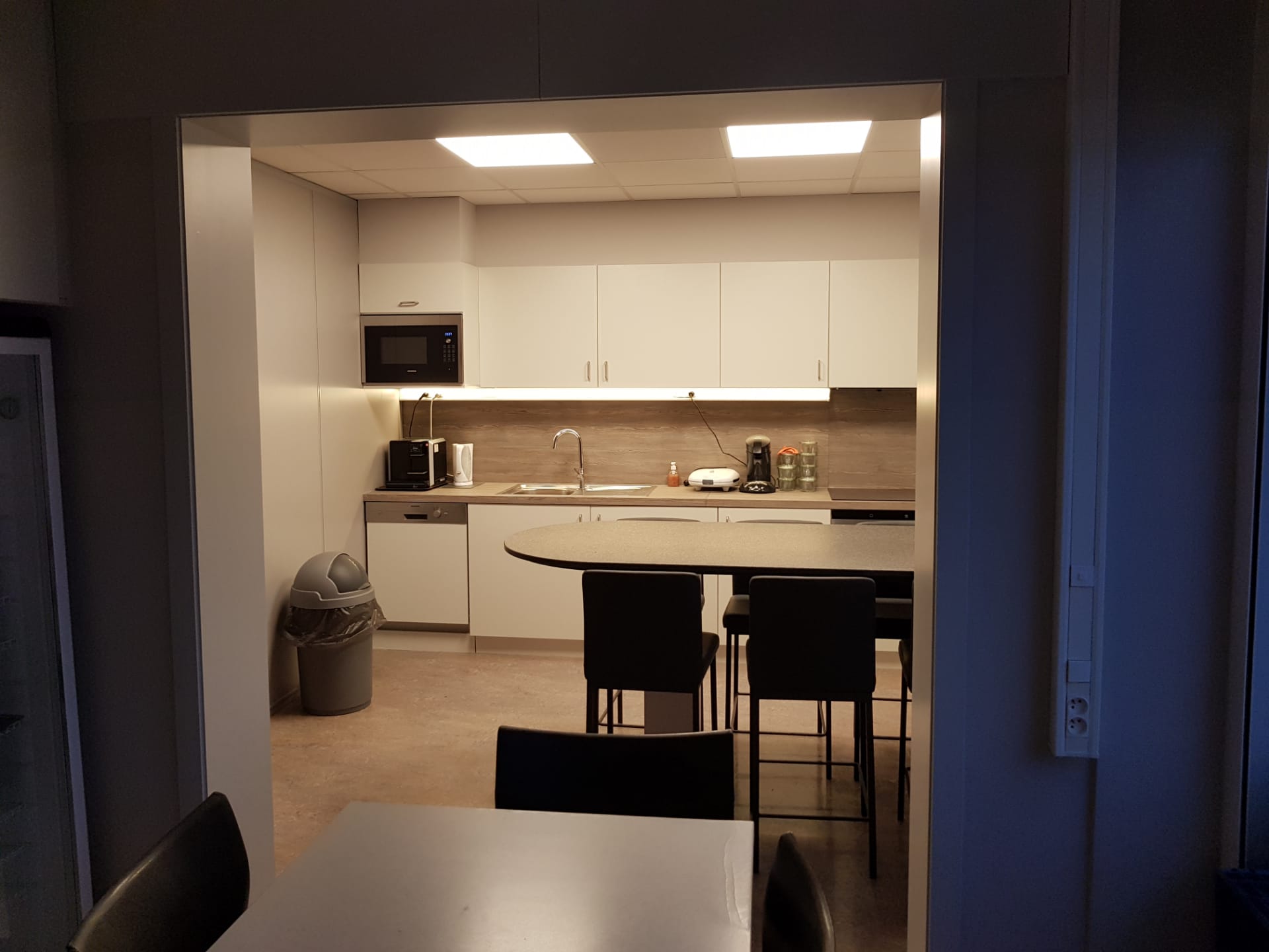Keuken en refter Loxam Vilvoorde - Vrago Interieur